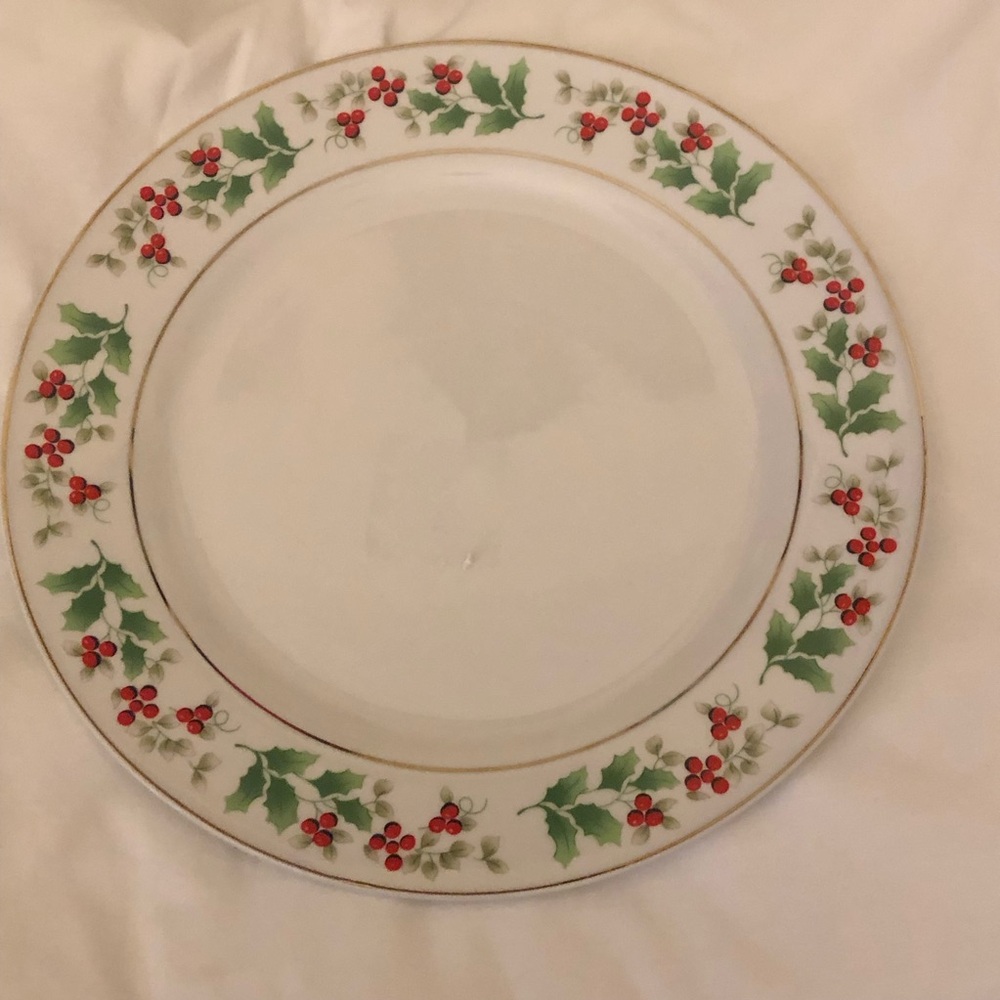 Royal Norfolk Holly Berry Dinner Plate; 10 inches Porcelain Christmas Very Fine